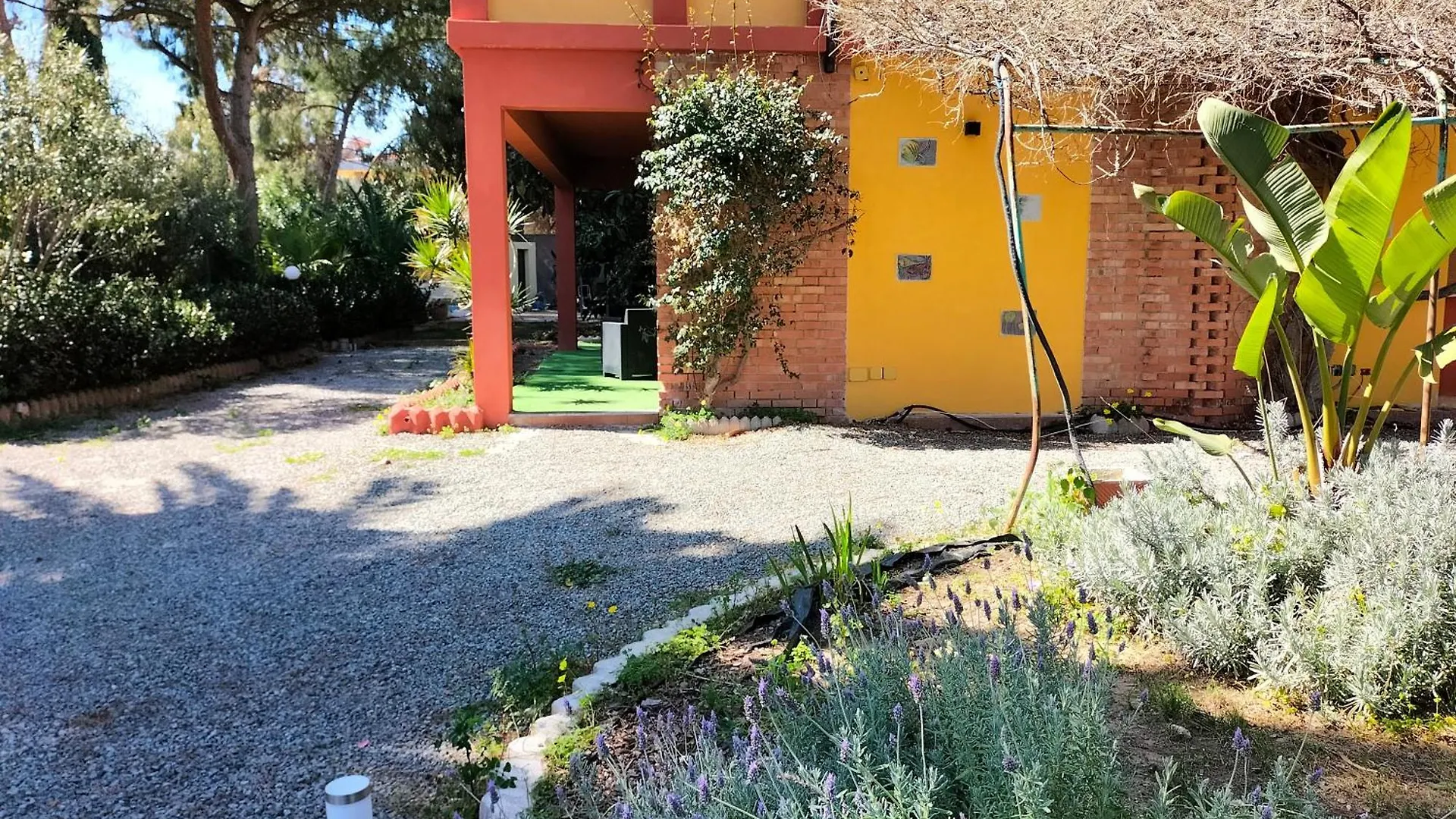 Holiday home Casa Gialla Intero Alloggio Piano Terra Quartu Sant Elena Sant'Andrea